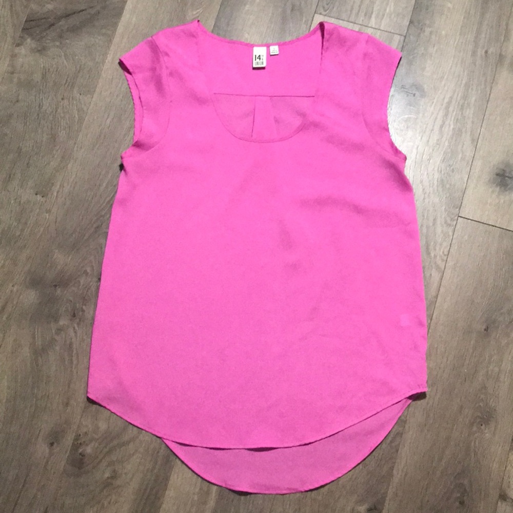 💜4/$10 3/$8 Pink Polyester top, cap sleeve